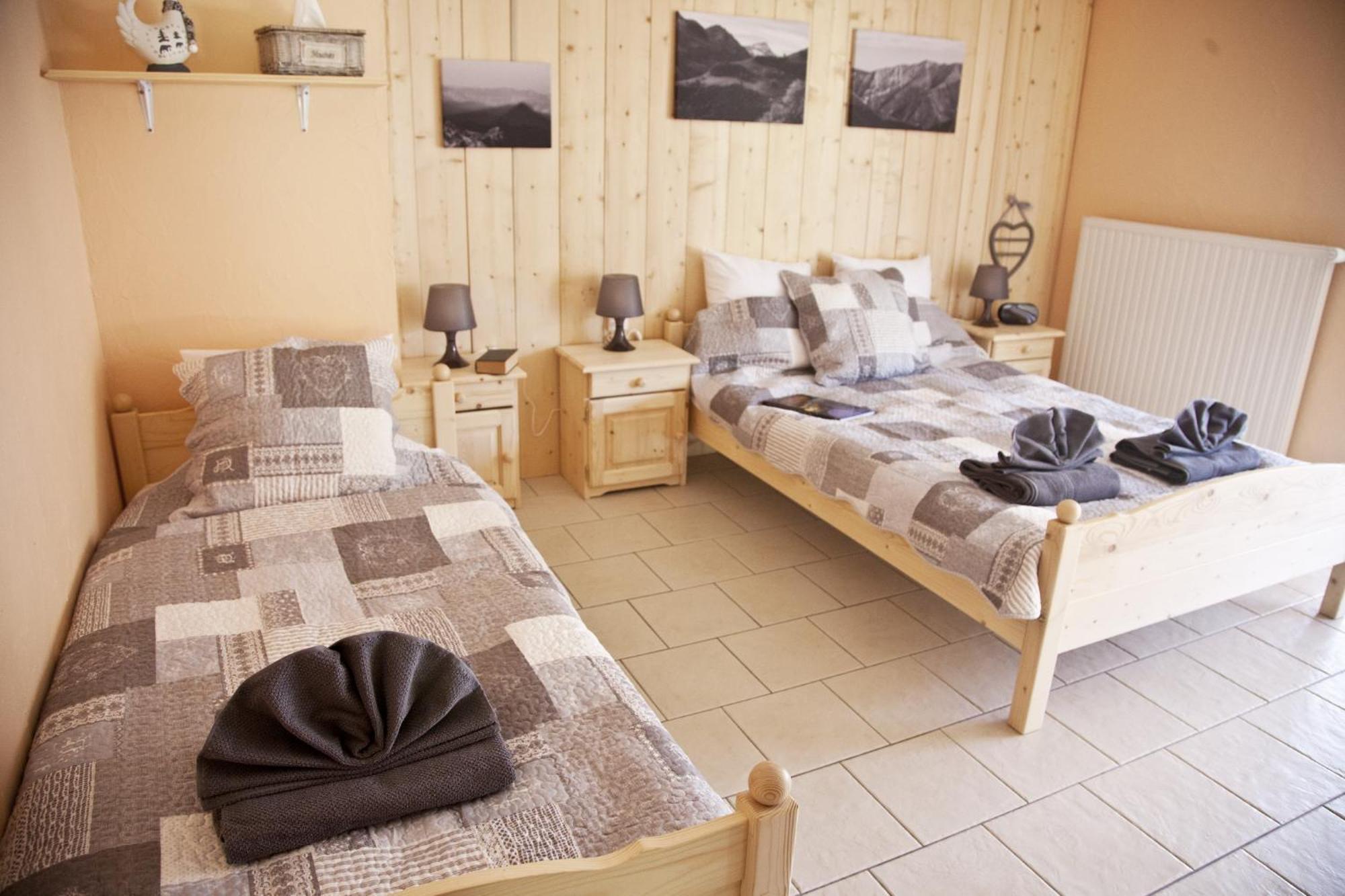 Gîtes et gîte d'étape Estives D'Arrens Esterno foto
